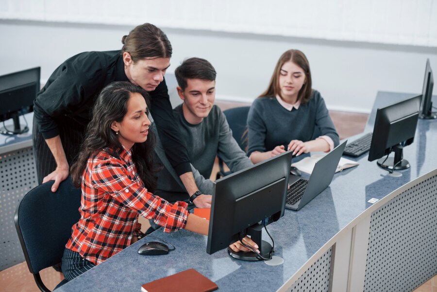 Hightech Computer Lab